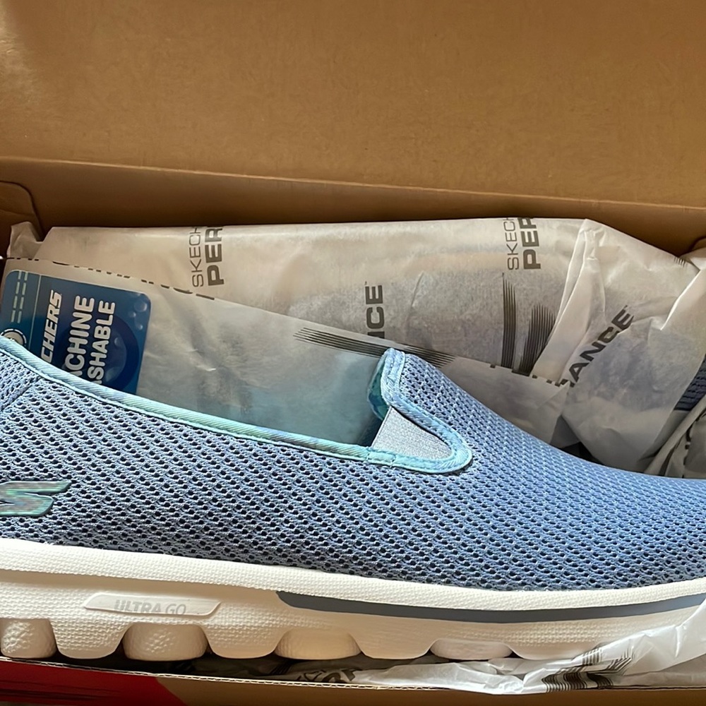 NIB slip on walking shoe